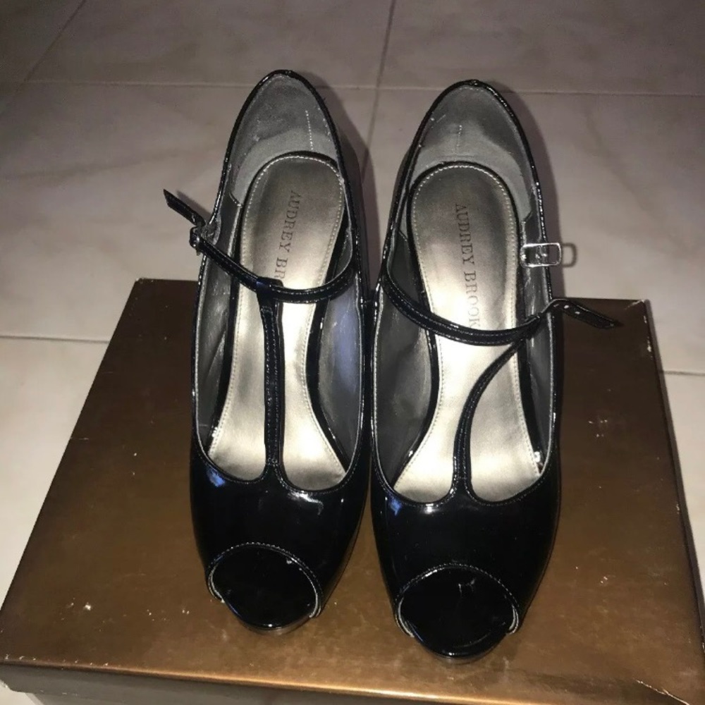 Audrey Brooke Black T-Strap leather pump